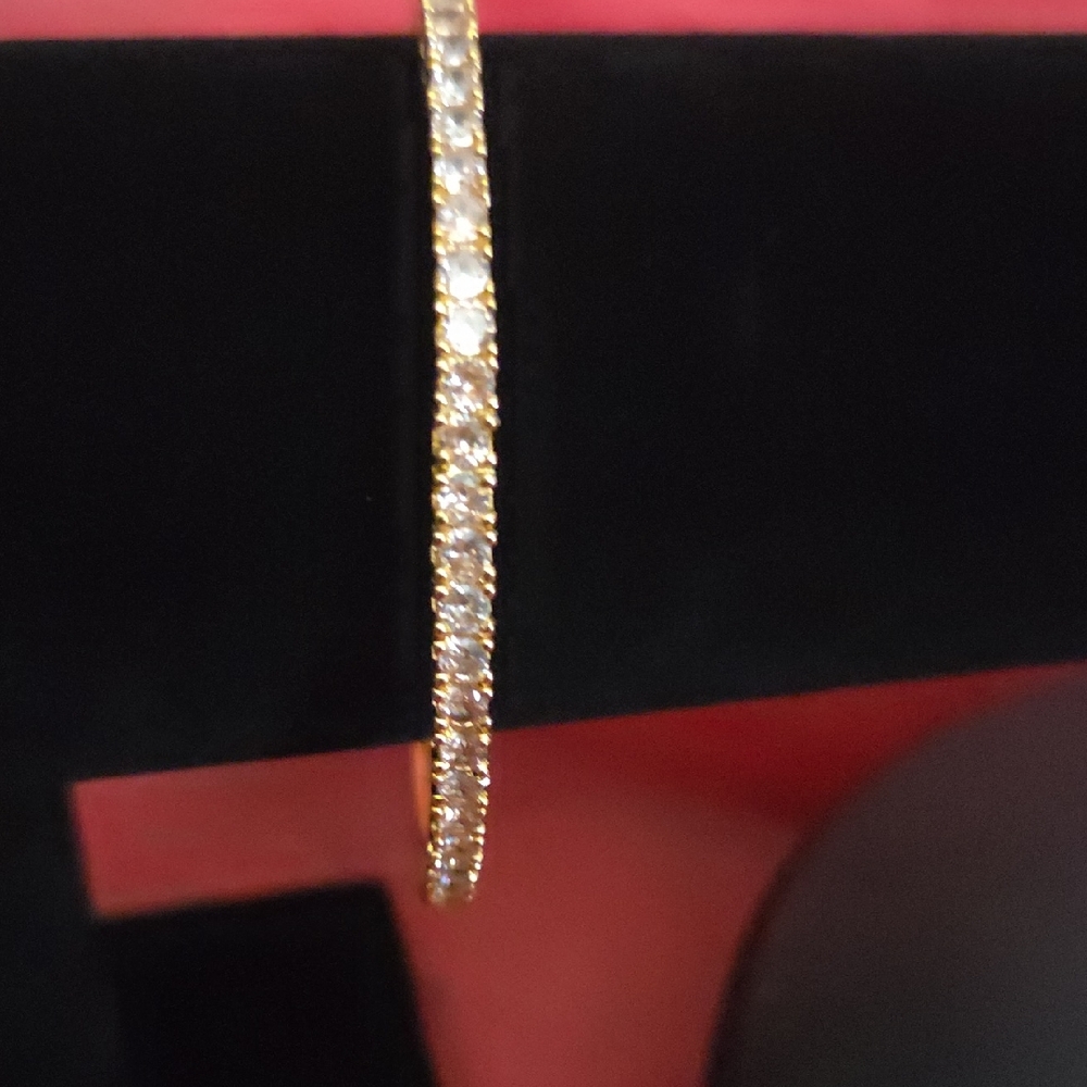 Elegant Boutique Gold  and Rhinestone Bracelet
